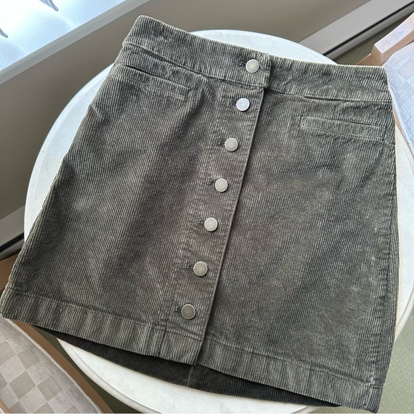 Wilfred Free Green Corduroy Mini Kiser with Pockets Size 2 - Picture 10 of 10